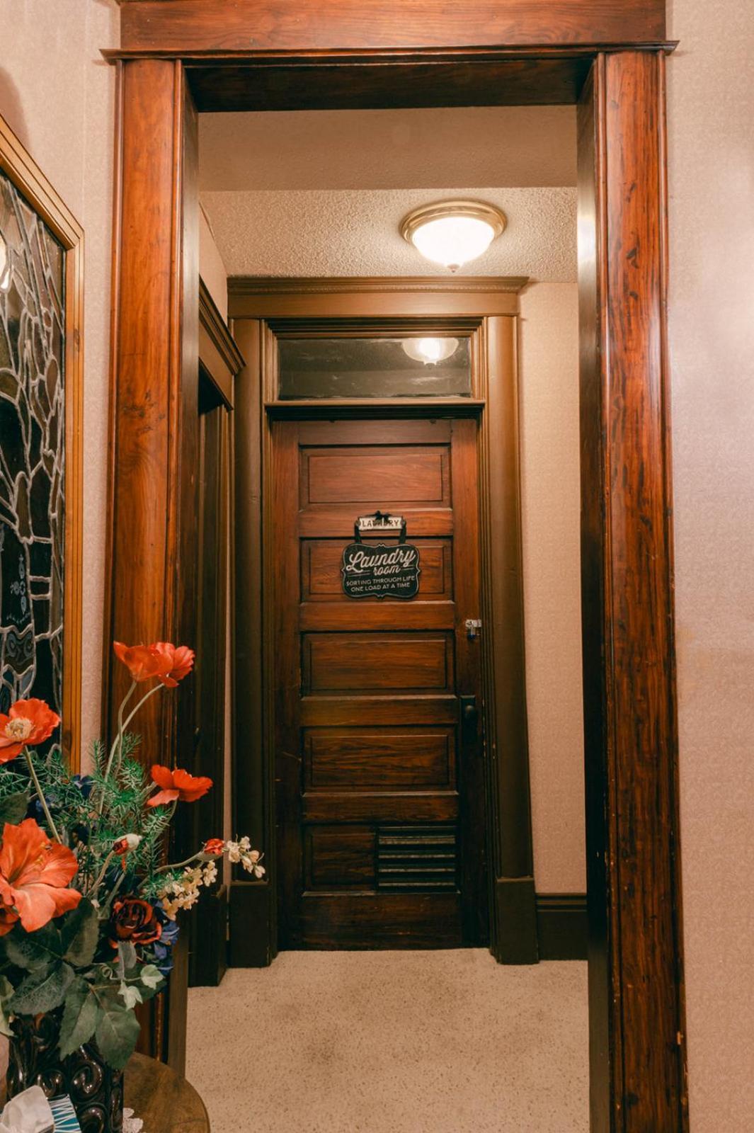 Bed and Breakfast The Wolf Manor Ellinwood Екстер'єр фото