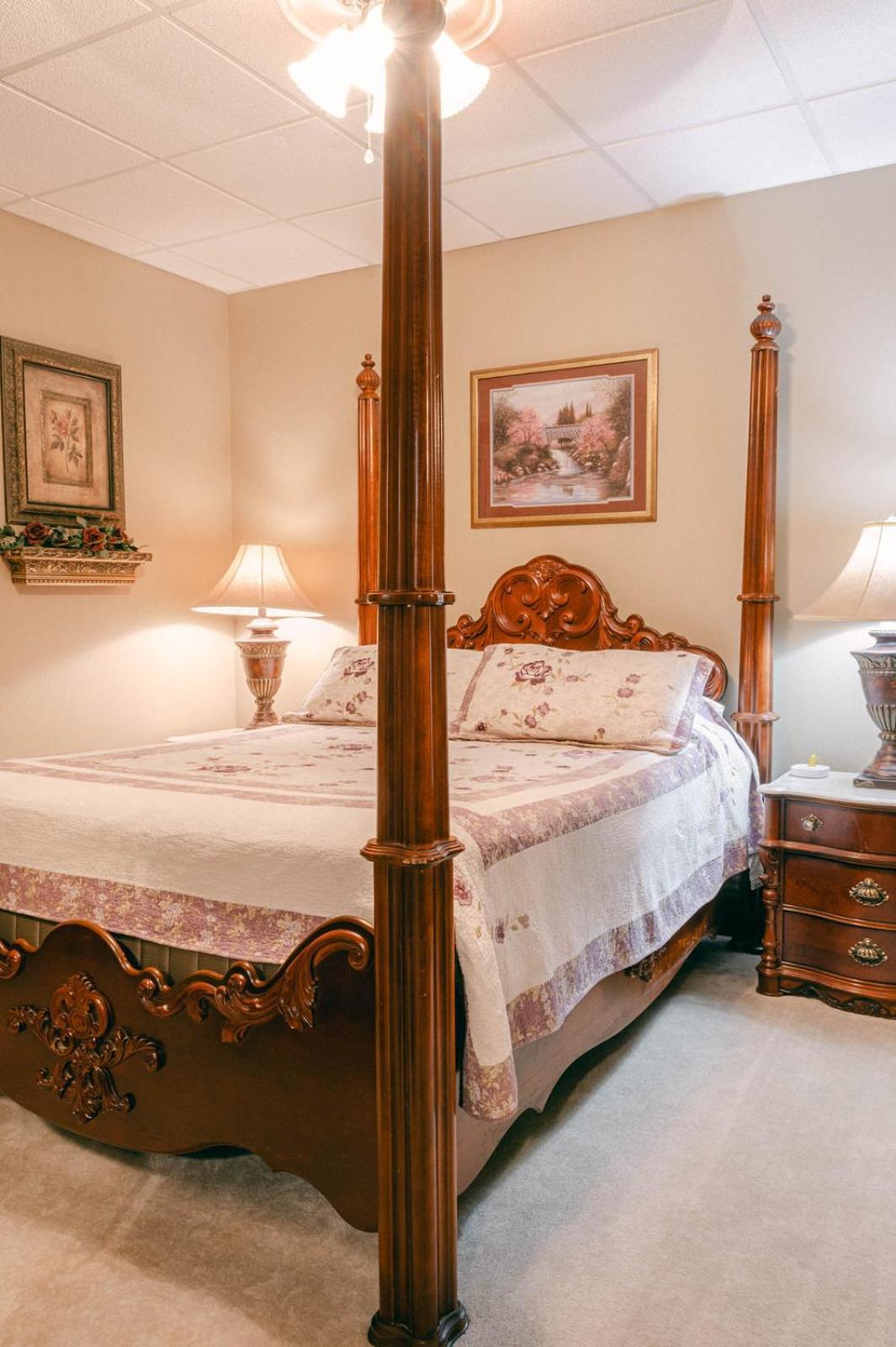 Bed and Breakfast The Wolf Manor Ellinwood Екстер'єр фото
