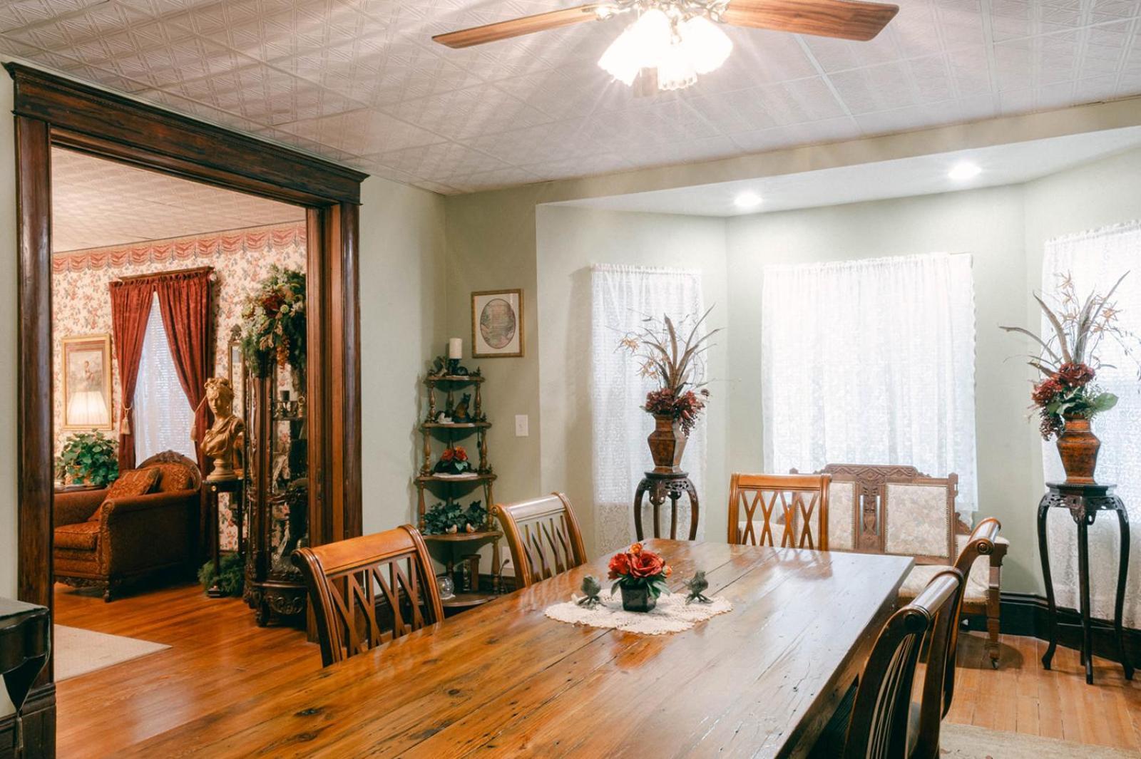 Bed and Breakfast The Wolf Manor Ellinwood Екстер'єр фото