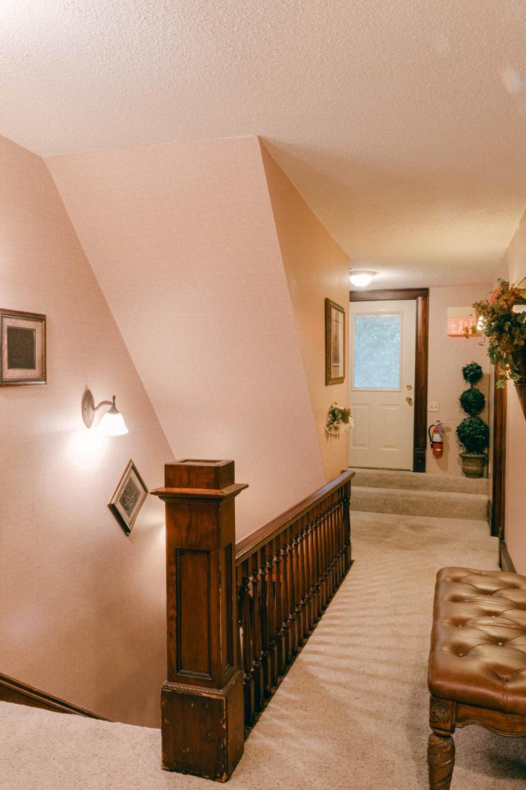 Bed and Breakfast The Wolf Manor Ellinwood Екстер'єр фото