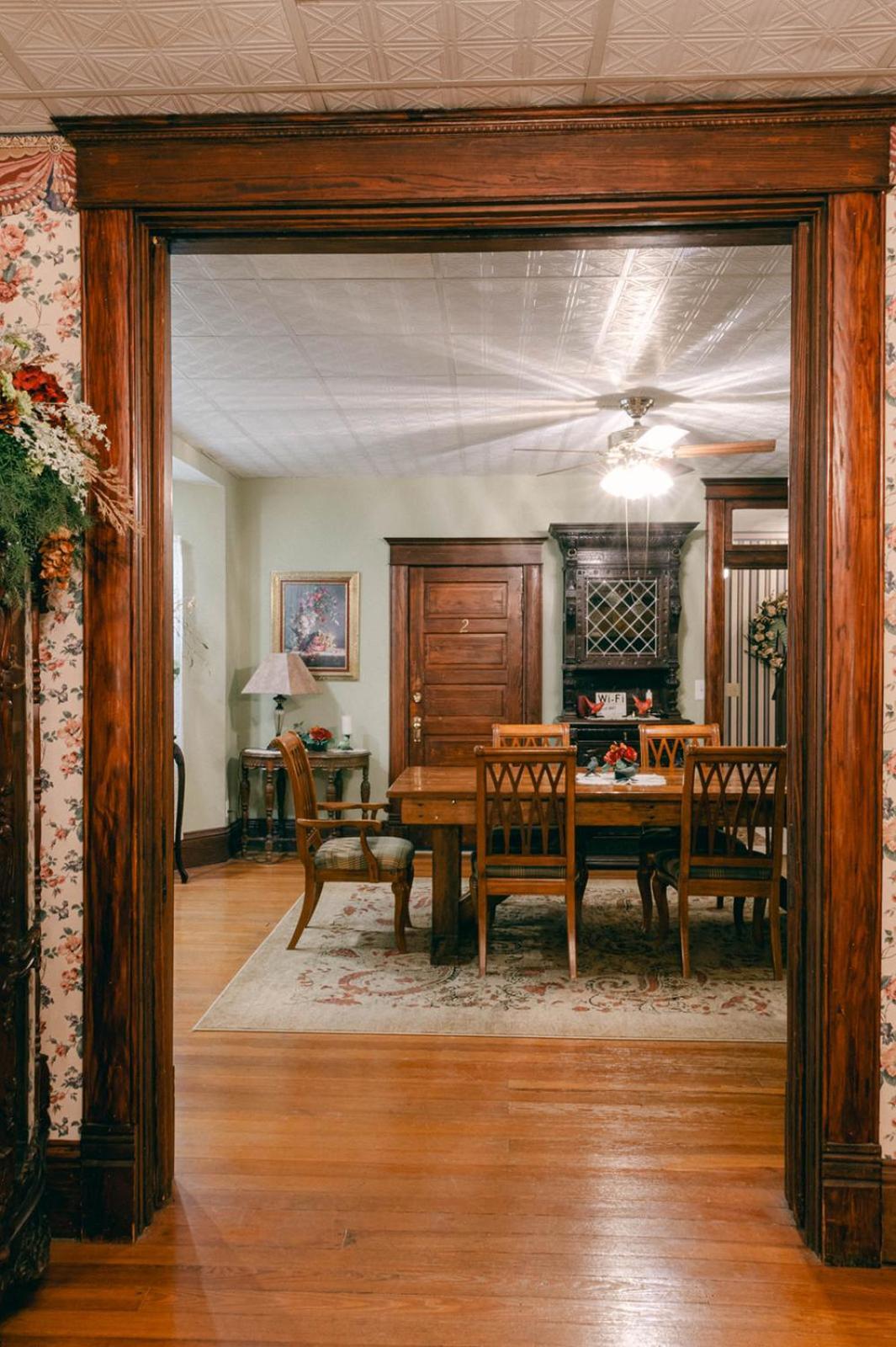 Bed and Breakfast The Wolf Manor Ellinwood Екстер'єр фото