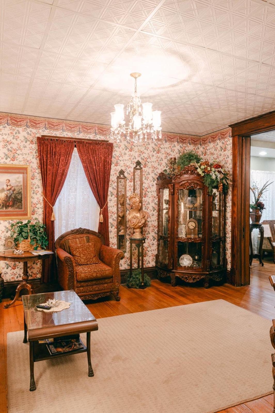 Bed and Breakfast The Wolf Manor Ellinwood Екстер'єр фото