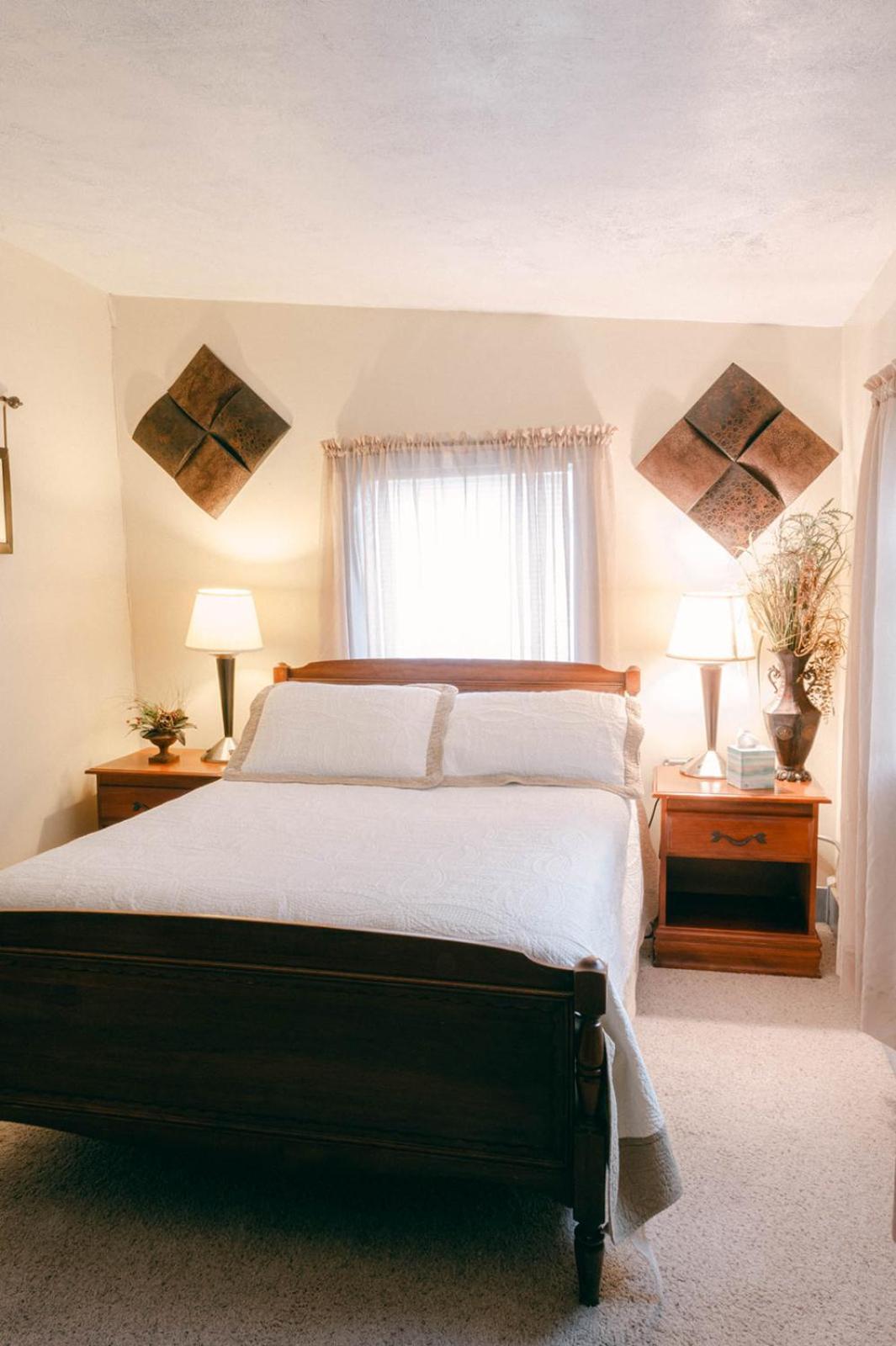 Bed and Breakfast The Wolf Manor Ellinwood Екстер'єр фото