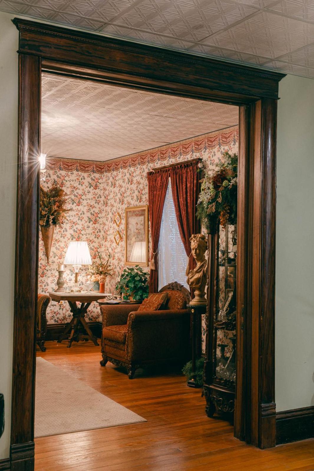 Bed and Breakfast The Wolf Manor Ellinwood Екстер'єр фото