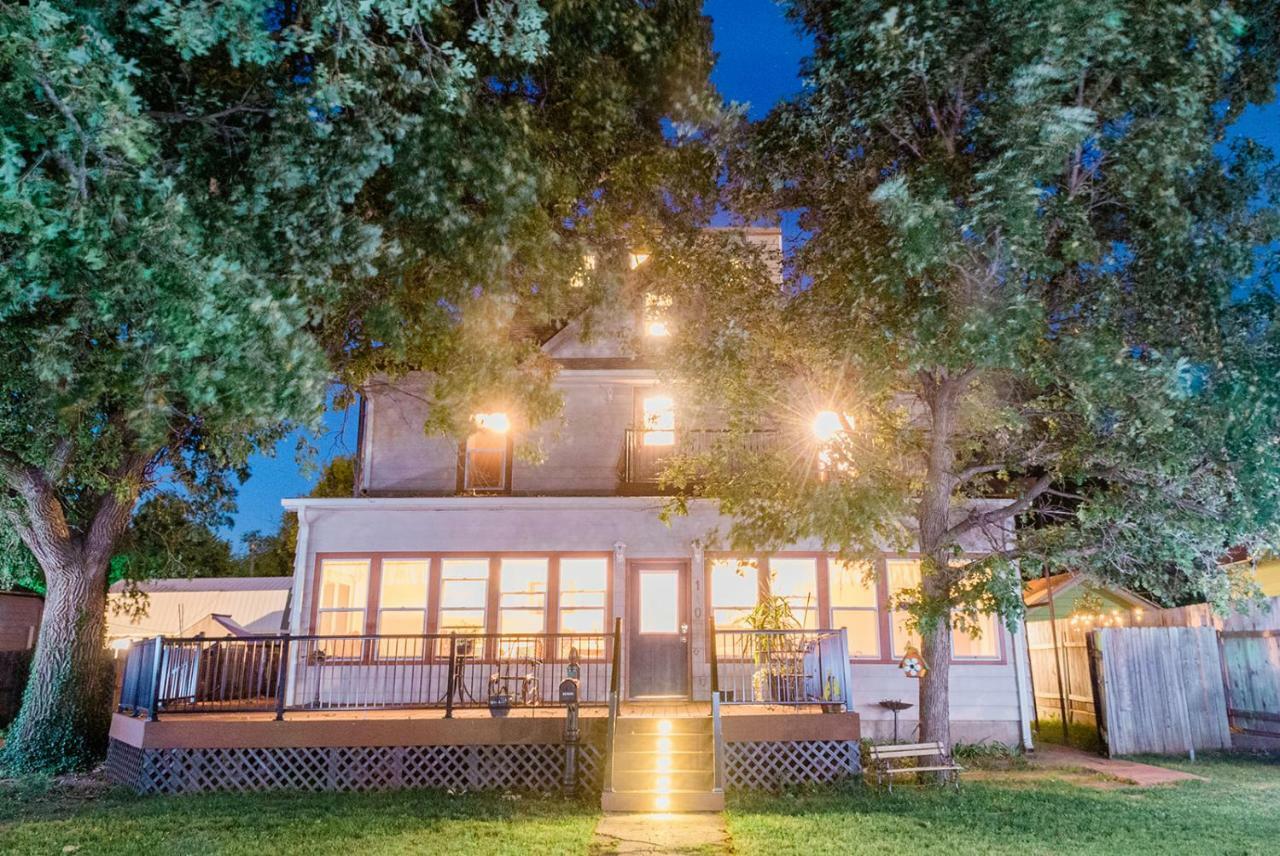 Bed and Breakfast The Wolf Manor Ellinwood Екстер'єр фото